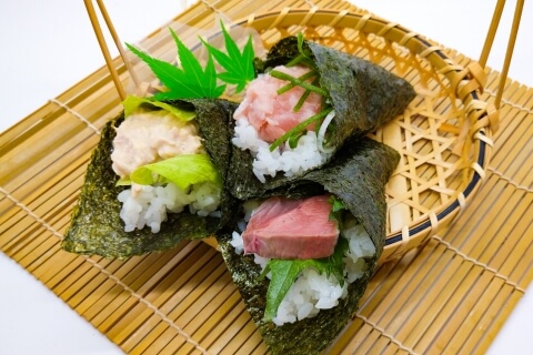 flower rolled Sushi